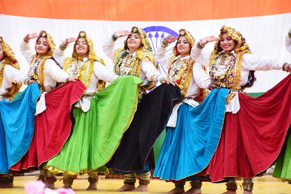 Haryanvi dance performance at the closing-cum-award presentation ceremony of the Surajkund International Crafts Mela-2016